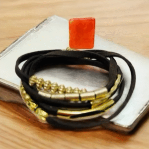 Pulseiras em Camurça e Anéis em Vidro